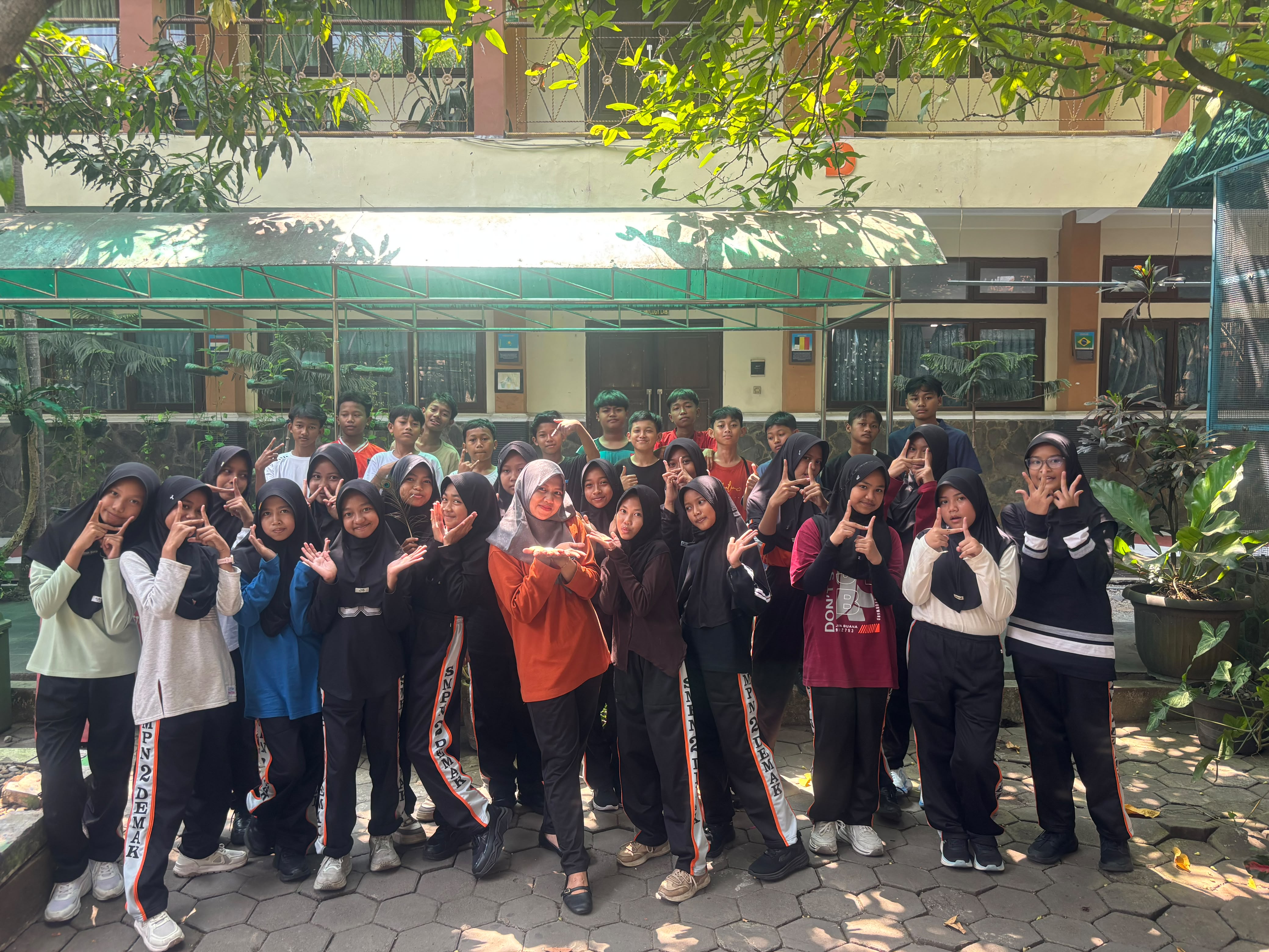 Siswa cocok bersama